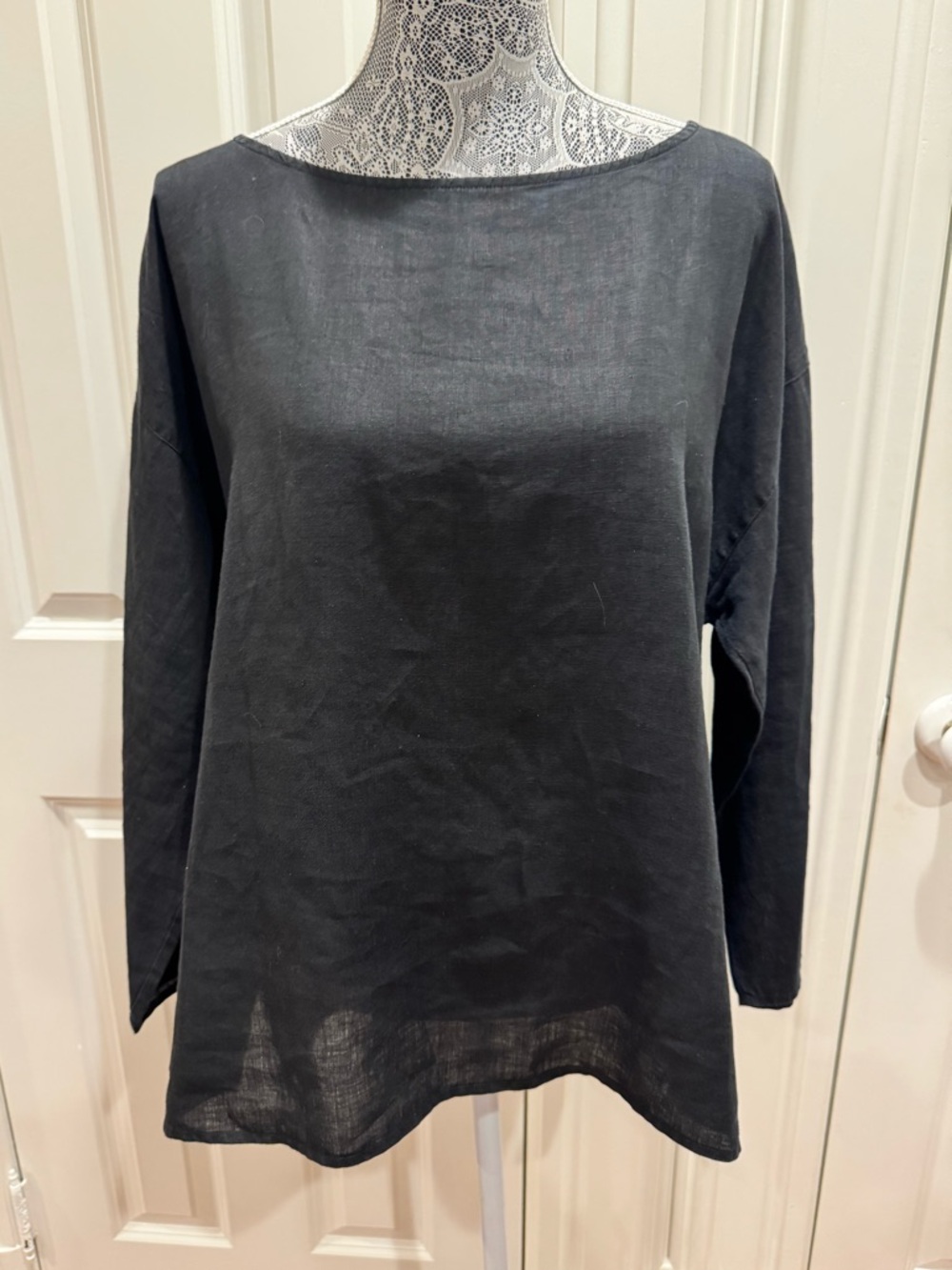 Eileen Fisher Organic Linen Black Top Boho
EUC 
Size L